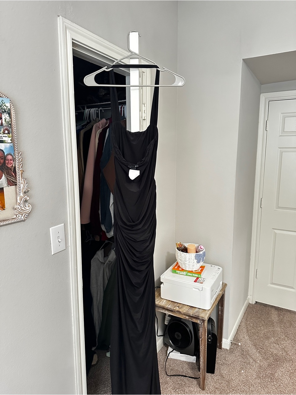 PrettyLittleThing Black Ruched Maxi Dress - Picture 3 of 4